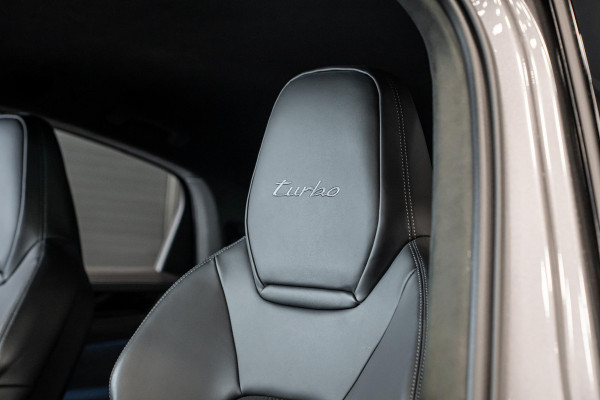 Porsche Cayenne Coupé 4.0 Turbo E-Hybrid GT *Keramisch / Vierwielbesturing / Passenger Display / Soft-Close / HUD / Race-Tex / Keyless / Surround-View*
