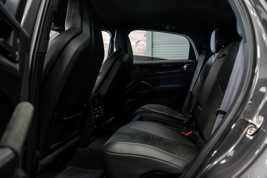 Porsche Cayenne Coupé 4.0 Turbo E-Hybrid GT *Keramisch / Vierwielbesturing / Passenger Display / Soft-Close / HUD / Race-Tex / Keyless / Surround-View*