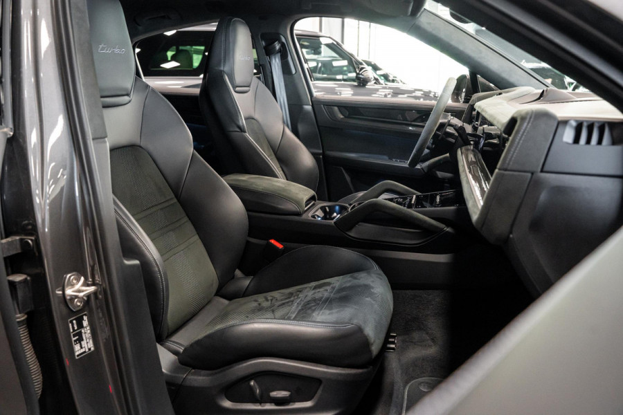 Porsche Cayenne Coupé 4.0 Turbo E-Hybrid GT *Keramisch / Vierwielbesturing / Passenger Display / Soft-Close / HUD / Race-Tex / Keyless / Surround-View*