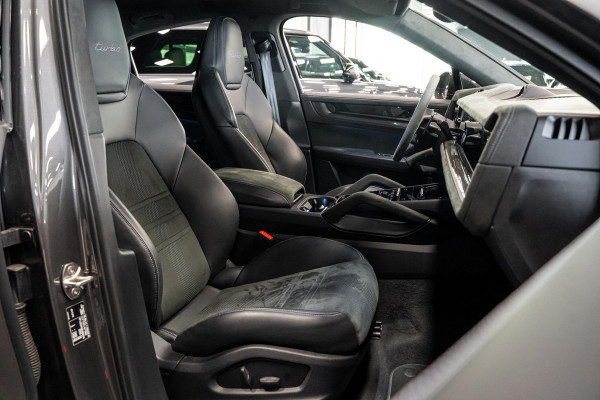 Porsche Cayenne Coupé 4.0 Turbo E-Hybrid GT *Keramisch / Vierwielbesturing / Passenger Display / Soft-Close / HUD / Race-Tex / Keyless / Surround-View*