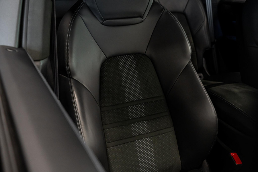 Porsche Cayenne Coupé 4.0 Turbo E-Hybrid GT *Keramisch / Vierwielbesturing / Passenger Display / Soft-Close / HUD / Race-Tex / Keyless / Surround-View*