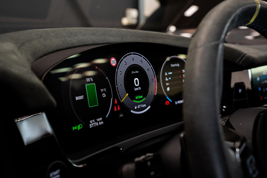 Porsche Cayenne Coupé 4.0 Turbo E-Hybrid GT *Keramisch / Vierwielbesturing / Passenger Display / Soft-Close / HUD / Race-Tex / Keyless / Surround-View*