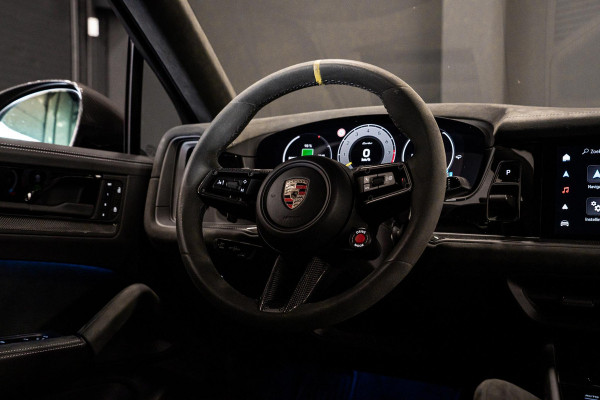 Porsche Cayenne Coupé 4.0 Turbo E-Hybrid GT *Keramisch / Vierwielbesturing / Passenger Display / Soft-Close / HUD / Race-Tex / Keyless / Surround-View*