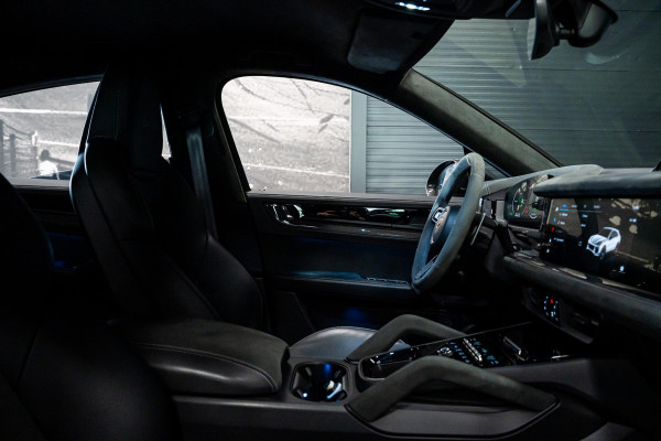 Porsche Cayenne Coupé 4.0 Turbo E-Hybrid GT *Keramisch / Vierwielbesturing / Passenger Display / Soft-Close / HUD / Race-Tex / Keyless / Surround-View*