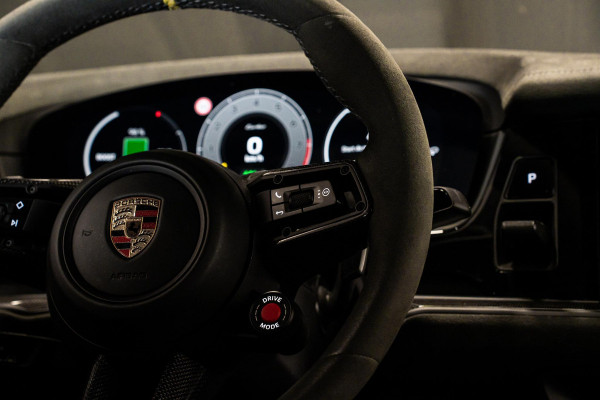 Porsche Cayenne Coupé 4.0 Turbo E-Hybrid GT *Keramisch / Vierwielbesturing / Passenger Display / Soft-Close / HUD / Race-Tex / Keyless / Surround-View*