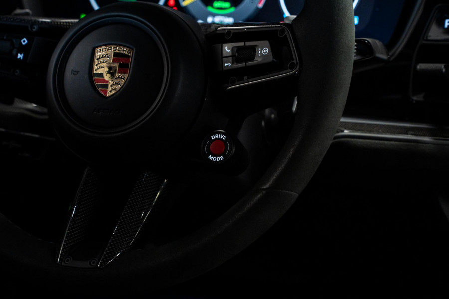 Porsche Cayenne Coupé 4.0 Turbo E-Hybrid GT *Keramisch / Vierwielbesturing / Passenger Display / Soft-Close / HUD / Race-Tex / Keyless / Surround-View*