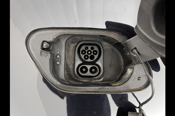 Volkswagen e-Golf (INCL-BTW) *HEATPUMP | LEATHER | ADAPTIVE-CRUISE | FULL-LED | DYNAUDIO | BLINDSPOT | DIGI-COCKPIT | NAVI-FULLMAP | CAMERA | KEYLESS | ECC | CCS-FASTLOADER | PDC | 17''ALU*