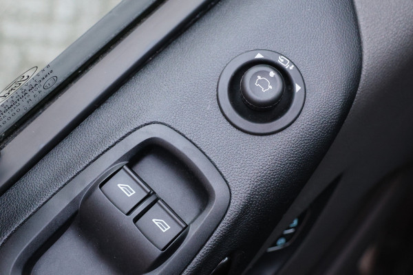 Ford Transit Custom 310 2.0 TDCI Sport DC | Dubbel cabine | L+R Schuifdeur | CarPlay | Navigatie | Camera | Trekhaak | Dodehoek detector | Lane Assist | Stoelverwarming | DAB | Nieuwe APK | Nieuwe distributieriem