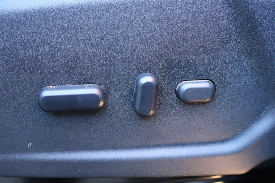 Ford Transit Custom 310 2.0 TDCI Sport DC | Dubbel cabine | L+R Schuifdeur | CarPlay | Navigatie | Camera | Trekhaak | Dodehoek detector | Lane Assist | Stoelverwarming | DAB | Nieuwe APK | Nieuwe distributieriem