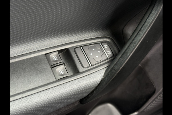 Mercedes-Benz eCitan 112 Pro 51 kWh L2 284 WLTP 98,3% (SOH) MBUX Trekhaak 75kW Snelladen Apple Carplay Cruise Control Stoelverwarming Stuurverwarming Laadkabel