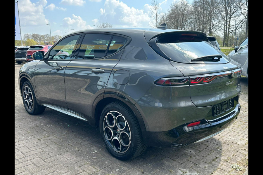 Alfa Romeo Tonale 1.3T PHEV Ti | 360 graden camera | Panoramadak | Stoelverwarming | Navigatiesysteem | Adaptive cruise control | Camera
