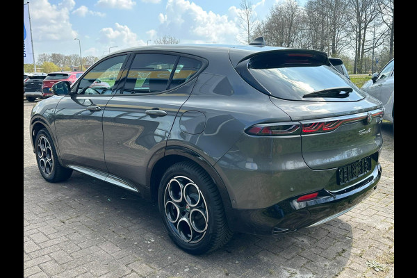 Alfa Romeo Tonale 1.3T PHEV Ti | 360 graden camera | Panoramadak | Stoelverwarming | Navigatiesysteem | Adaptive cruise control | Camera