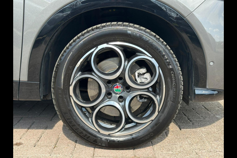 Alfa Romeo Tonale 1.3T PHEV Ti | 360 graden camera | Panoramadak | Stoelverwarming | Navigatiesysteem | Adaptive cruise control | Camera