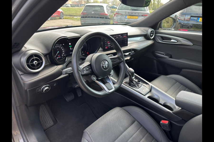 Alfa Romeo Tonale 1.3T PHEV Ti | 360 graden camera | Panoramadak | Stoelverwarming | Navigatiesysteem | Adaptive cruise control | Camera
