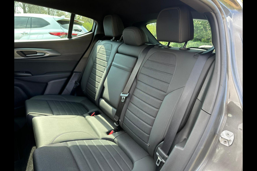 Alfa Romeo Tonale 1.3T PHEV Ti | 360 graden camera | Panoramadak | Stoelverwarming | Navigatiesysteem | Adaptive cruise control | Camera