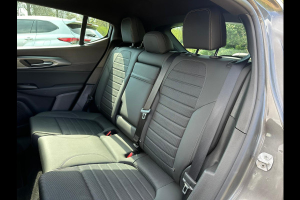 Alfa Romeo Tonale 1.3T PHEV Ti | 360 graden camera | Panoramadak | Stoelverwarming | Navigatiesysteem | Adaptive cruise control | Camera