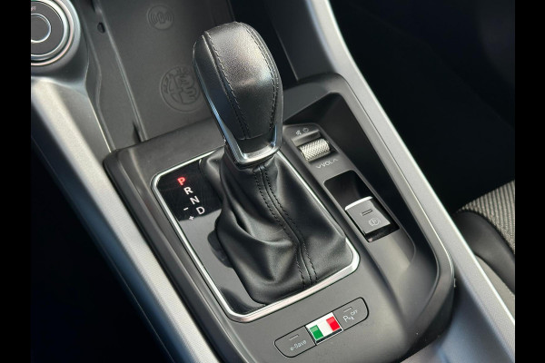 Alfa Romeo Tonale 1.3T PHEV Ti | 360 graden camera | Panoramadak | Stoelverwarming | Navigatiesysteem | Adaptive cruise control | Camera