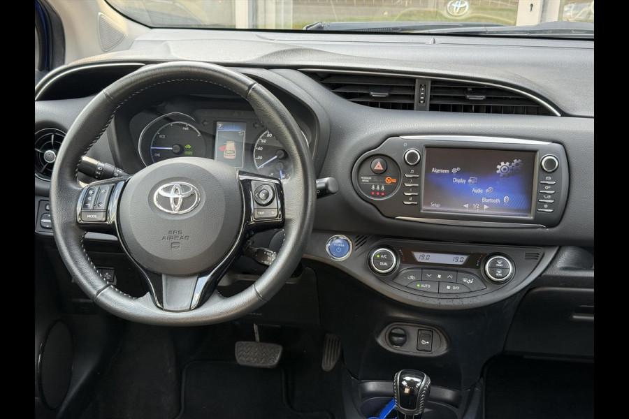 Toyota Yaris 1.5 Full Hybrid Dynamic | Lichtmetalen velgen, Parkeercamera, Licht + Regensensor, Cruise control, Climate control