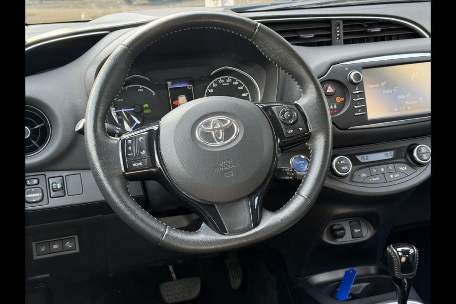 Toyota Yaris 1.5 Full Hybrid Dynamic | Lichtmetalen velgen, Parkeercamera, Licht + Regensensor, Cruise control, Climate control