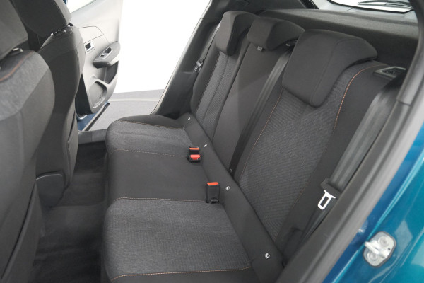 Peugeot 2008 Hybrid 136 e-DCS6 Style | Apple Carplay | Parkeersensoren | Climate control