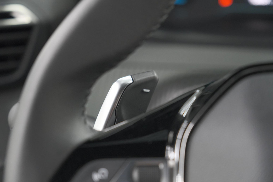 Peugeot 2008 Hybrid 136 e-DCS6 Style | Apple Carplay | Parkeersensoren | Climate control