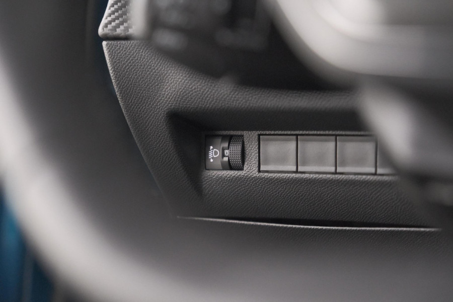 Peugeot 2008 Hybrid 136 e-DCS6 Style | Apple Carplay | Parkeersensoren | Climate control