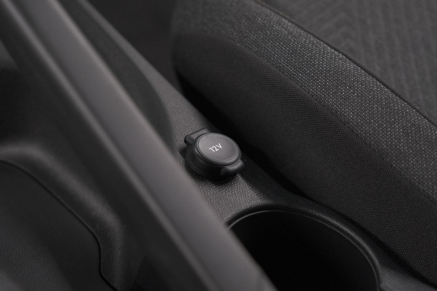 Peugeot 2008 Hybrid 136 e-DCS6 Style | Apple Carplay | Parkeersensoren | Climate control