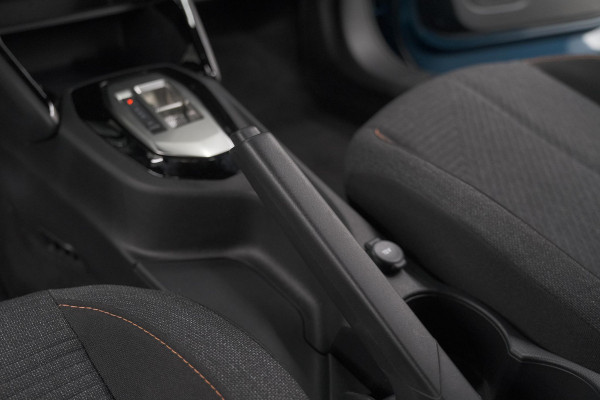 Peugeot 2008 Hybrid 136 e-DCS6 Style | Apple Carplay | Parkeersensoren | Climate control