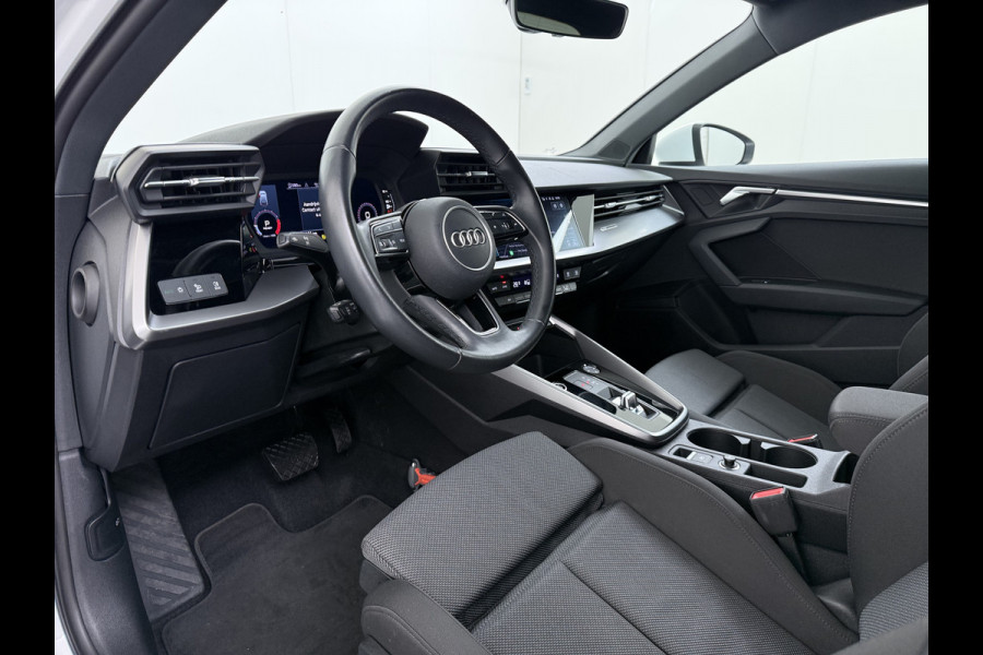 Audi A3 Sportback 30TFSI m.Hybrid Automaat Apple Carplay Android Auto Adap.Cruise Navi Ecc Sportstoelen Pdc Cruise Control Advanced Edit Privacy Glas Lmv Led DAB Wifi Regensensor Rijstrooksensor Virtual Cockpit 1e Eigenaar Origineel Nederlandse Auto