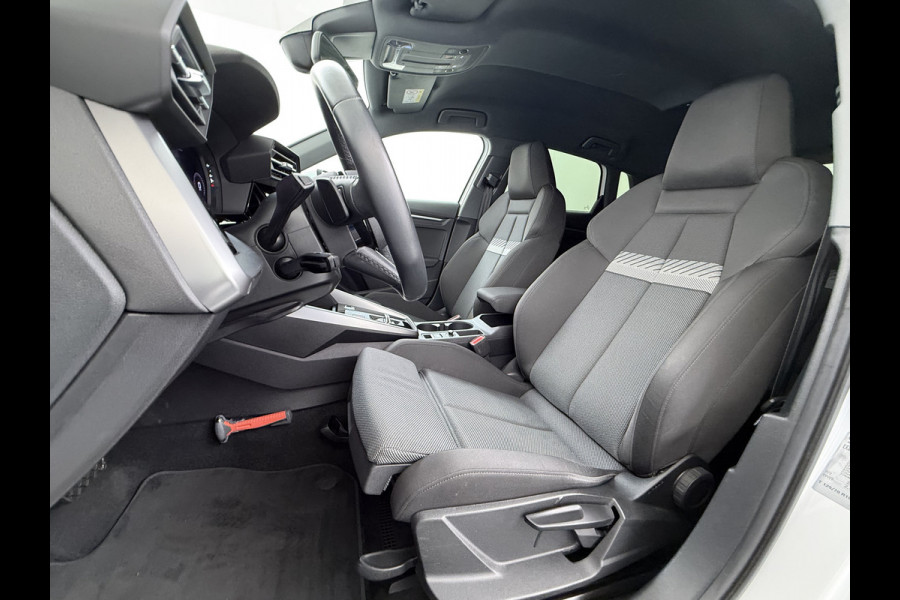 Audi A3 Sportback 30TFSI m.Hybrid Automaat Apple Carplay Android Auto Adap.Cruise Navi Ecc Sportstoelen Pdc Cruise Control Advanced Edit Privacy Glas Lmv Led DAB Wifi Regensensor Rijstrooksensor Virtual Cockpit 1e Eigenaar Origineel Nederlandse Auto