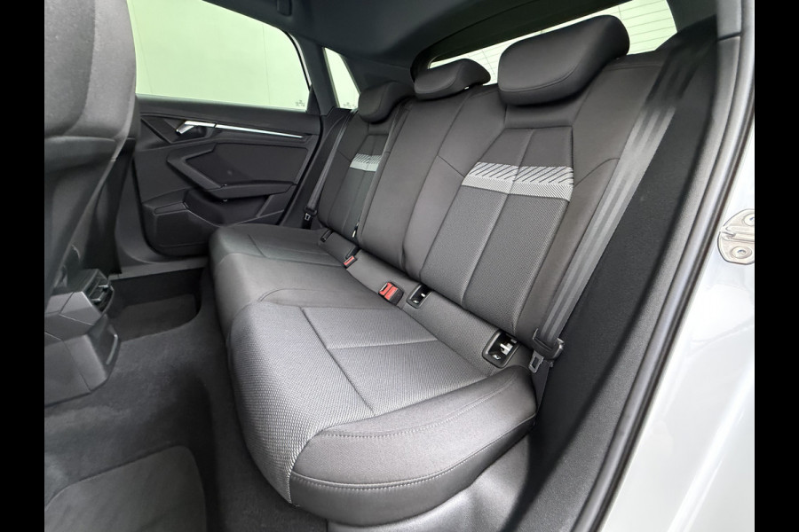 Audi A3 Sportback 30TFSI m.Hybrid Automaat Apple Carplay Android Auto Adap.Cruise Navi Ecc Sportstoelen Pdc Cruise Control Advanced Edit Privacy Glas Lmv Led DAB Wifi Regensensor Rijstrooksensor Virtual Cockpit 1e Eigenaar Origineel Nederlandse Auto