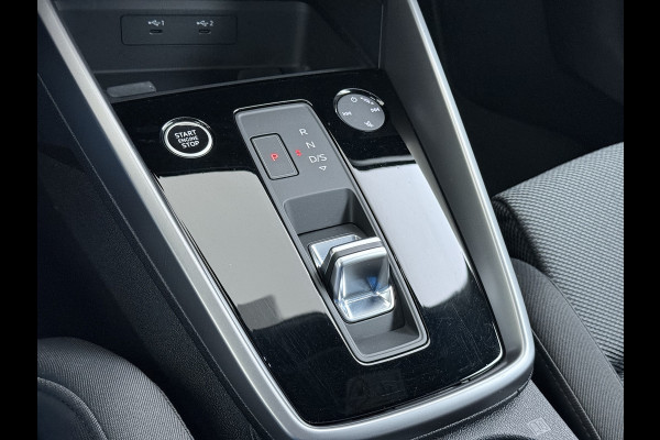 Audi A3 Sportback 30TFSI m.Hybrid Automaat Apple Carplay Android Auto Adap.Cruise Navi Ecc Sportstoelen Pdc Cruise Control Advanced Edit Privacy Glas Lmv Led DAB Wifi Regensensor Rijstrooksensor Virtual Cockpit 1e Eigenaar Origineel Nederlandse Auto