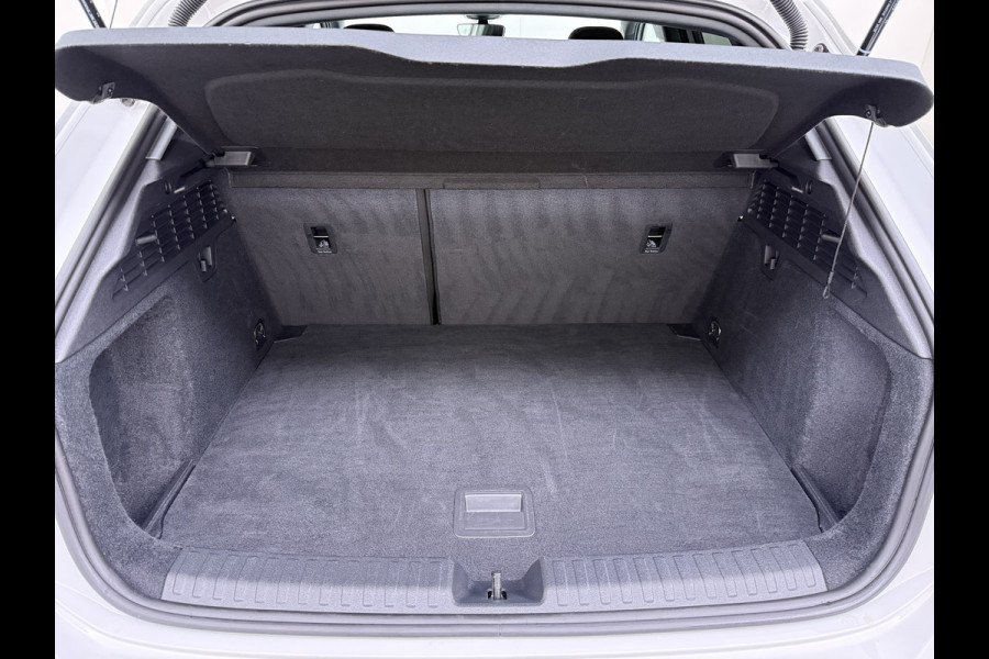 Audi A3 Sportback 30TFSI m.Hybrid Automaat Apple Carplay Android Auto Adap.Cruise Navi Ecc Sportstoelen Pdc Cruise Control Advanced Edit Privacy Glas Lmv Led DAB Wifi Regensensor Rijstrooksensor Virtual Cockpit 1e Eigenaar Origineel Nederlandse Auto