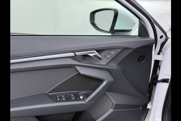 Audi A3 Sportback 30TFSI m.Hybrid Automaat Apple Carplay Android Auto Adap.Cruise Navi Ecc Sportstoelen Pdc Cruise Control Advanced Edit Privacy Glas Lmv Led DAB Wifi Regensensor Rijstrooksensor Virtual Cockpit 1e Eigenaar Origineel Nederlandse Auto