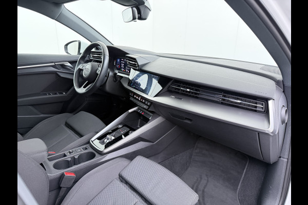 Audi A3 Sportback 30TFSI m.Hybrid Automaat Apple Carplay Android Auto Adap.Cruise Navi Ecc Sportstoelen Pdc Cruise Control Advanced Edit Privacy Glas Lmv Led DAB Wifi Regensensor Rijstrooksensor Virtual Cockpit 1e Eigenaar Origineel Nederlandse Auto