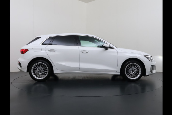 Audi A3 Sportback 30TFSI m.Hybrid Automaat Apple Carplay Android Auto Adap.Cruise Navi Ecc Sportstoelen Pdc Cruise Control Advanced Edit Privacy Glas Lmv Led DAB Wifi Regensensor Rijstrooksensor Virtual Cockpit 1e Eigenaar Origineel Nederlandse Auto