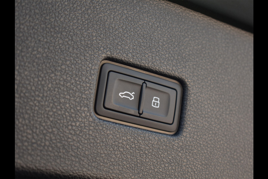 Audi Q8 60 TFSI e quattro Pro Line S Competition | B&O advanced | Audi exclusive | 5 jaar garantie | Panoramadak | massage stoelen | 4 wiel besturing | Alcantara hemel | Soft-close | Elektr. Trekhaak | Achteras besturing | Oled achterlichte