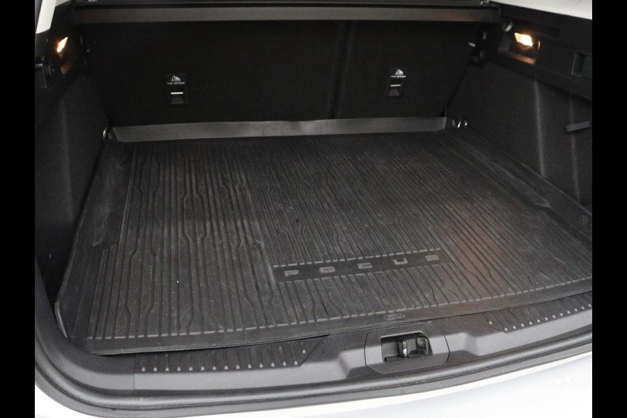 Ford Focus 1.0 EcoBoost Hybrid Active | Stoelverwarming | Trekhaak | Camera | Stuurverwarming | Carplay | Keyless | Full LED | Navigatie | Parkeerhulp | Climate control | Cruise control