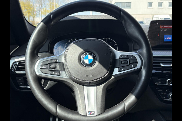 BMW 5 Serie Touring 520i High Executive Edition | M Pakket | Stoelverwarming | Memory | Dealer OH |