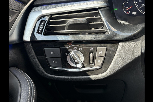 BMW 5 Serie Touring 520i High Executive Edition | M Pakket | Stoelverwarming | Memory | Dealer OH |