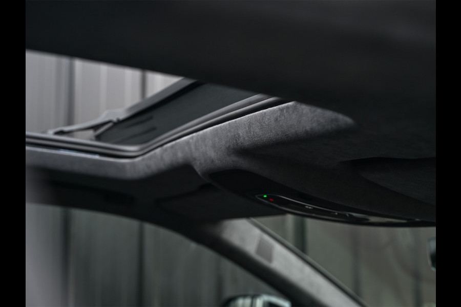 Audi Q8 60 TFSI e quattro | Audi Exclusive | B&O Advanced | S-seats met massage | Achteras besturing | Soft close | Adaptive cruise | Carbon inleg | Ambiance interieur | 360 camera | Verwarmbaar stuurwiel | Trekhaak