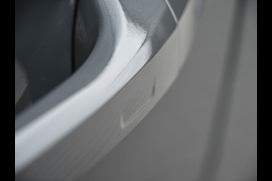 Audi Q8 60 TFSI e quattro | Audi Exclusive | B&O Advanced | S-seats met massage | Achteras besturing | Soft close | Adaptive cruise | Carbon inleg | Ambiance interieur | 360 camera | Verwarmbaar stuurwiel | Trekhaak