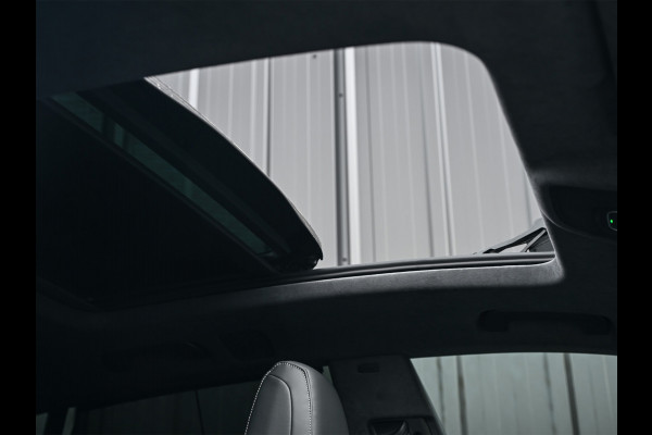 Audi Q8 60 TFSI e quattro | Audi Exclusive | B&O Advanced | S-seats met massage | Achteras besturing | Soft close | Adaptive cruise | Carbon inleg | Ambiance interieur | 360 camera | Verwarmbaar stuurwiel | Trekhaak