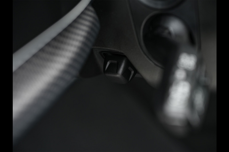 Audi Q8 60 TFSI e quattro | Audi Exclusive | B&O Advanced | S-seats met massage | Achteras besturing | Soft close | Adaptive cruise | Carbon inleg | Ambiance interieur | 360 camera | Verwarmbaar stuurwiel | Trekhaak