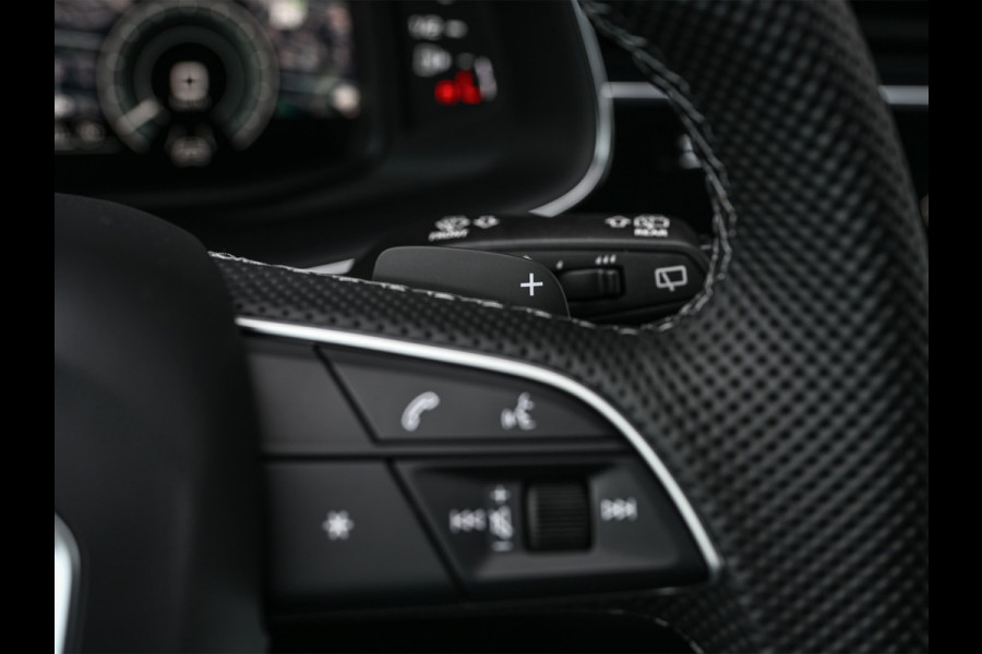 Audi Q8 60 TFSI e quattro | Audi Exclusive | B&O Advanced | S-seats met massage | Achteras besturing | Soft close | Adaptive cruise | Carbon inleg | Ambiance interieur | 360 camera | Verwarmbaar stuurwiel | Trekhaak