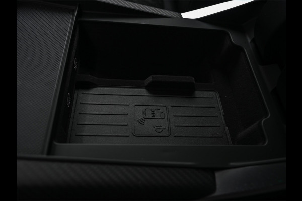 Audi Q8 60 TFSI e quattro | Audi Exclusive | B&O Advanced | S-seats met massage | Achteras besturing | Soft close | Adaptive cruise | Carbon inleg | Ambiance interieur | 360 camera | Verwarmbaar stuurwiel | Trekhaak