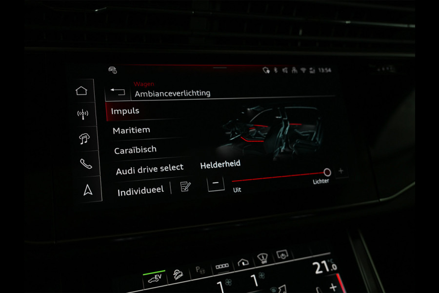 Audi Q8 60 TFSI e quattro | Audi Exclusive | B&O Advanced | S-seats met massage | Achteras besturing | Soft close | Adaptive cruise | Carbon inleg | Ambiance interieur | 360 camera | Verwarmbaar stuurwiel | Trekhaak