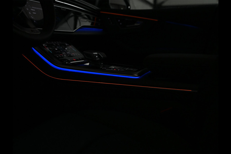 Audi Q8 60 TFSI e quattro | Audi Exclusive | B&O Advanced | S-seats met massage | Achteras besturing | Soft close | Adaptive cruise | Carbon inleg | Ambiance interieur | 360 camera | Verwarmbaar stuurwiel | Trekhaak