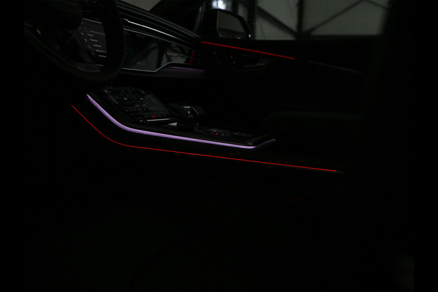 Audi Q8 60 TFSI e quattro | Audi Exclusive | B&O Advanced | S-seats met massage | Achteras besturing | Soft close | Adaptive cruise | Carbon inleg | Ambiance interieur | 360 camera | Verwarmbaar stuurwiel | Trekhaak