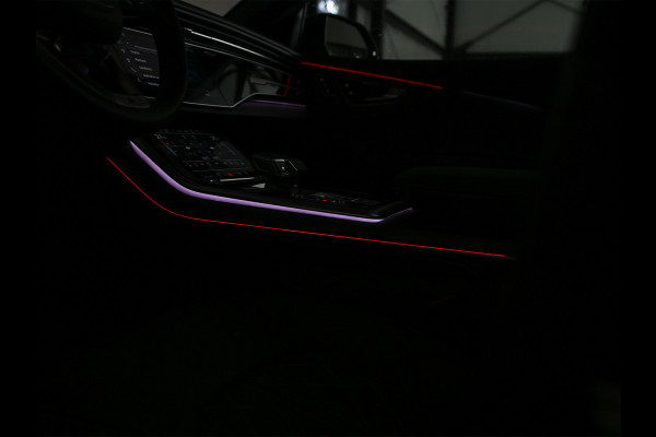 Audi Q8 60 TFSI e quattro | Audi Exclusive | B&O Advanced | S-seats met massage | Achteras besturing | Soft close | Adaptive cruise | Carbon inleg | Ambiance interieur | 360 camera | Verwarmbaar stuurwiel | Trekhaak